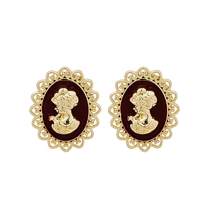 Wind Retro Relief Beauty Stud Earrings Tide Metal Lace Earrings French Celebrity Earrings