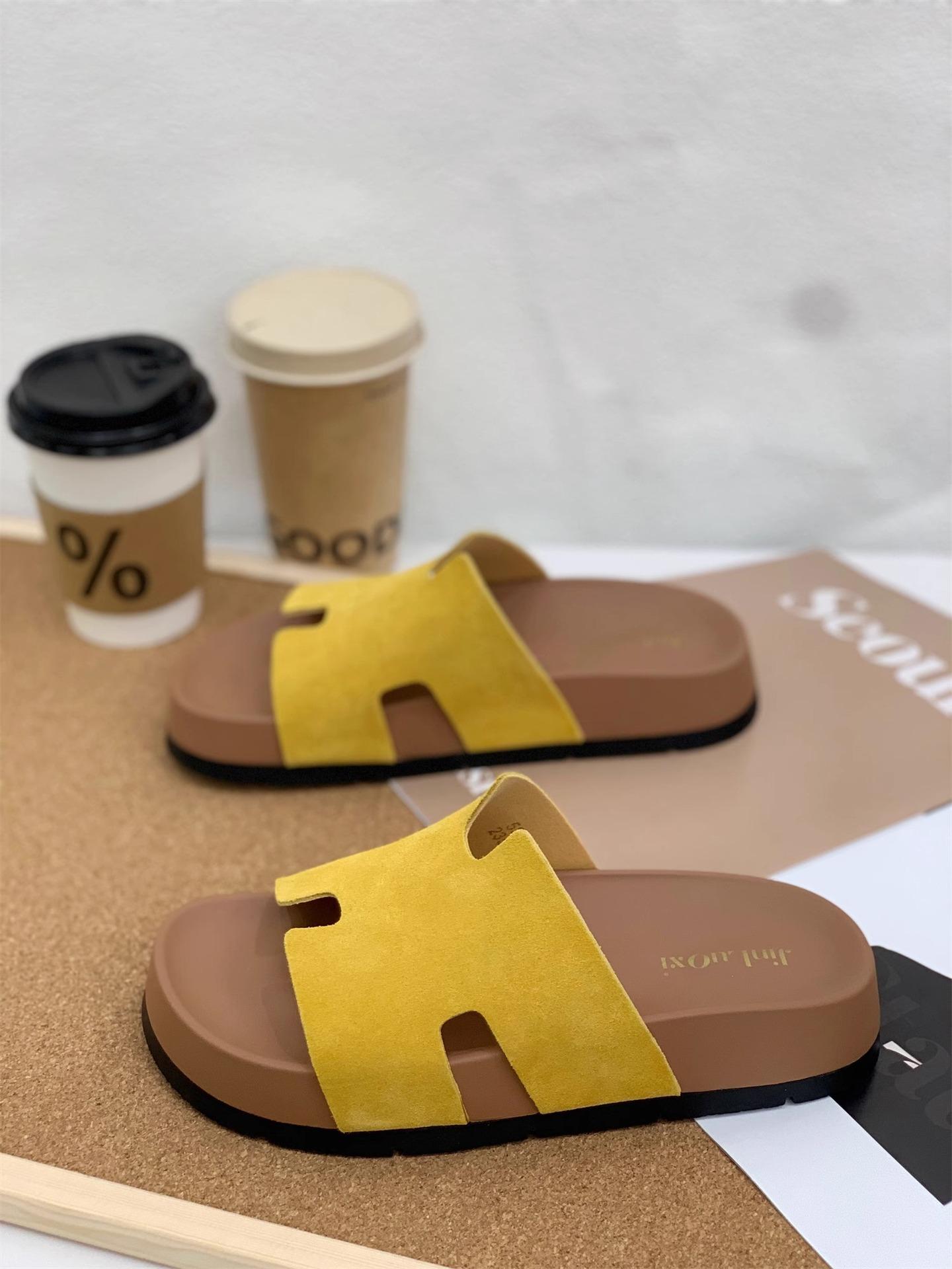 

Fairy wind thick-soled one-word H slippers female 2025 new retro versatile comfortable high-end beach cool slippers 35