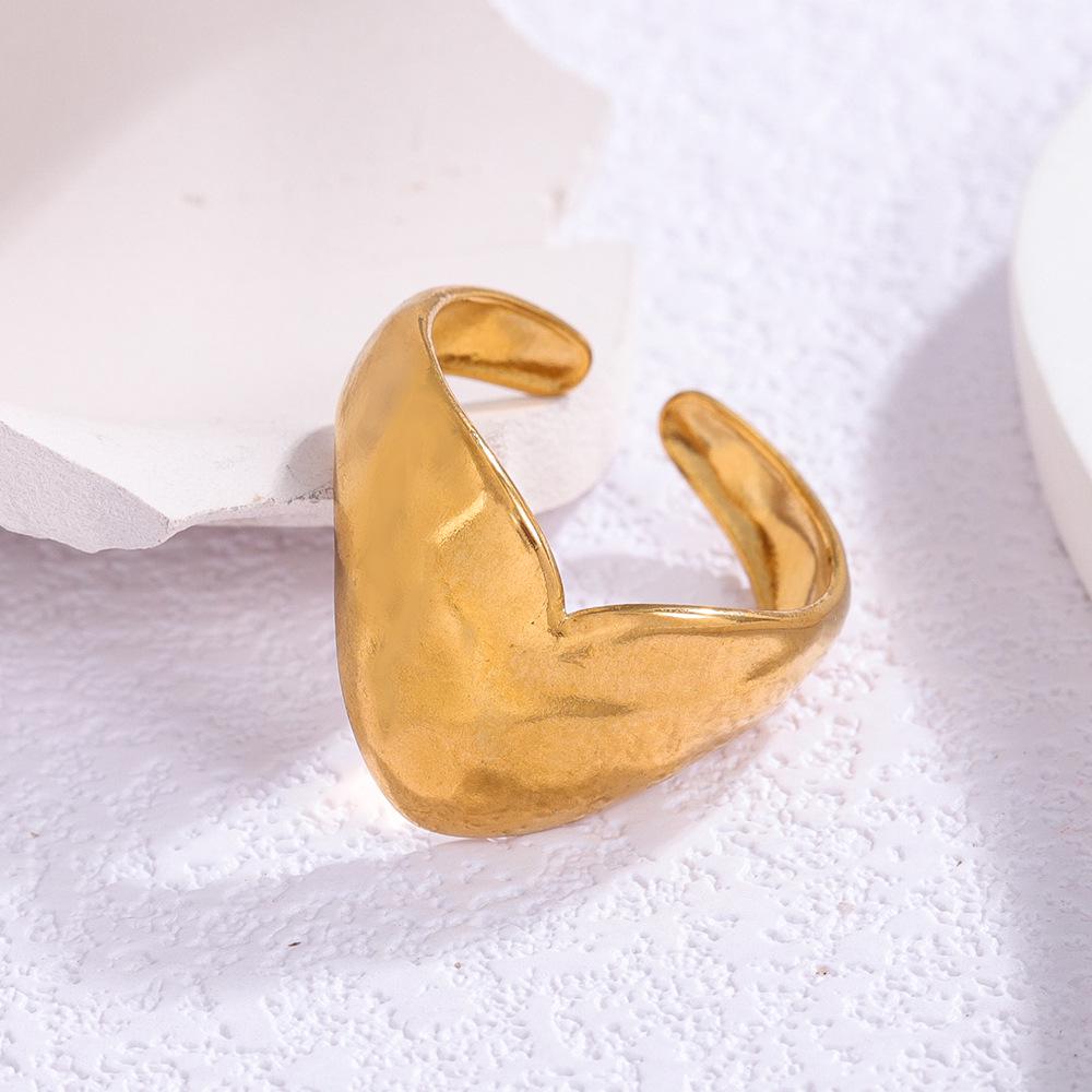 Minimalist Heart-Shaped Gold Titanium Ring - Trendy, Luxurious Metal Texture