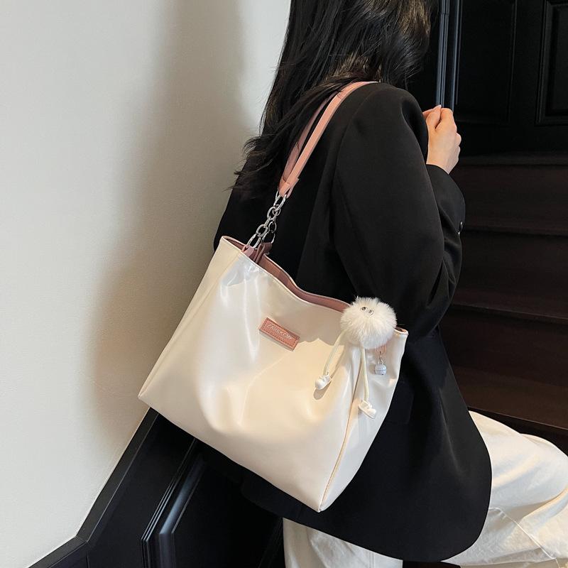 Large-capacity tote bag women's new spring and summer contrasting color shoulder underarm bag versatile class commuter bag