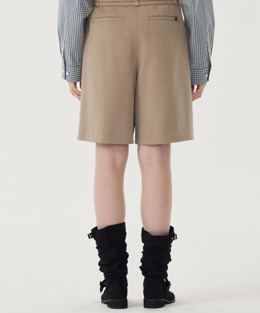 COVERNAT WOMAN Belted Bermuda Shorts Khaki Beige