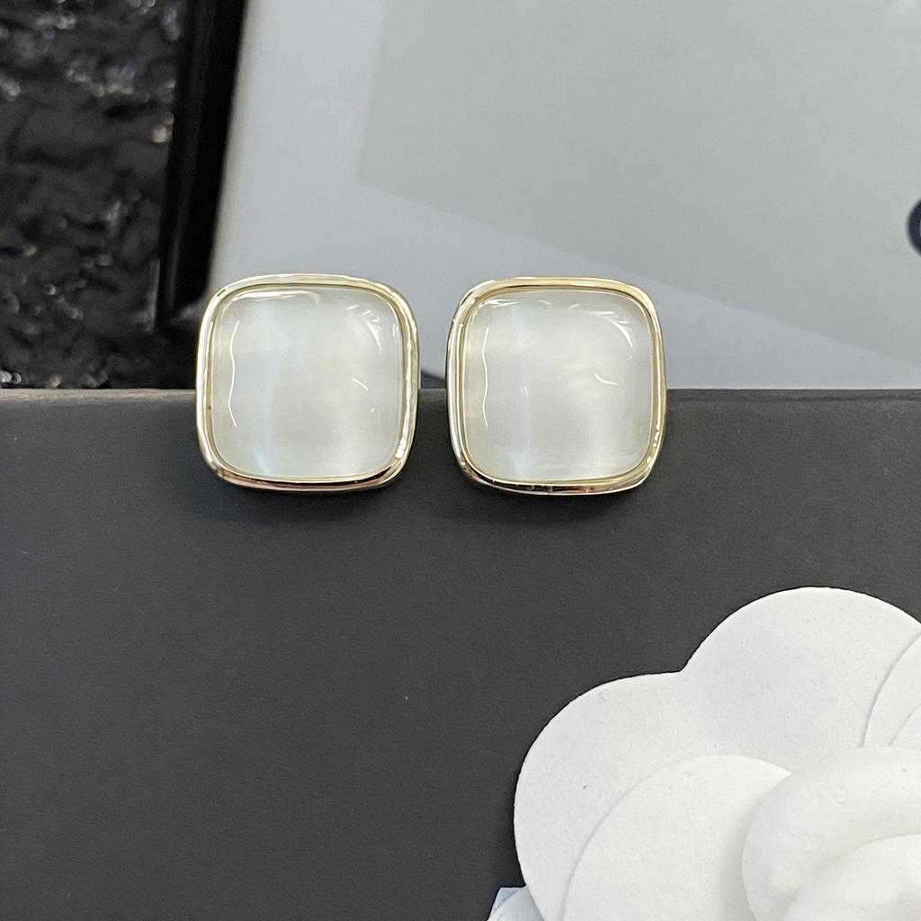 Vierfarbige Kristall-Quadrat-Ohrringe mit Nieten-Elementen Modisch und Exquisit Hochwertiger Kundenspezifischer Schmuck