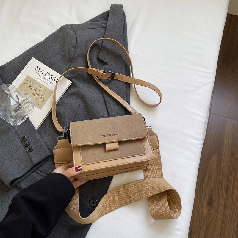 Premium sense small square bag women's 2025 new trendy Korean version wide shoulder strap shoulder bag fashionable versatile messenger bag