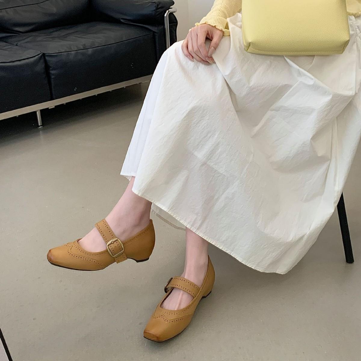 Carved Mary Jane Flat-Soled Small Leather Shoes Women S Shoes Spring And Autumn Shallow Mouth One-Word Belt With Skirt Single Shoes 35 5550₽