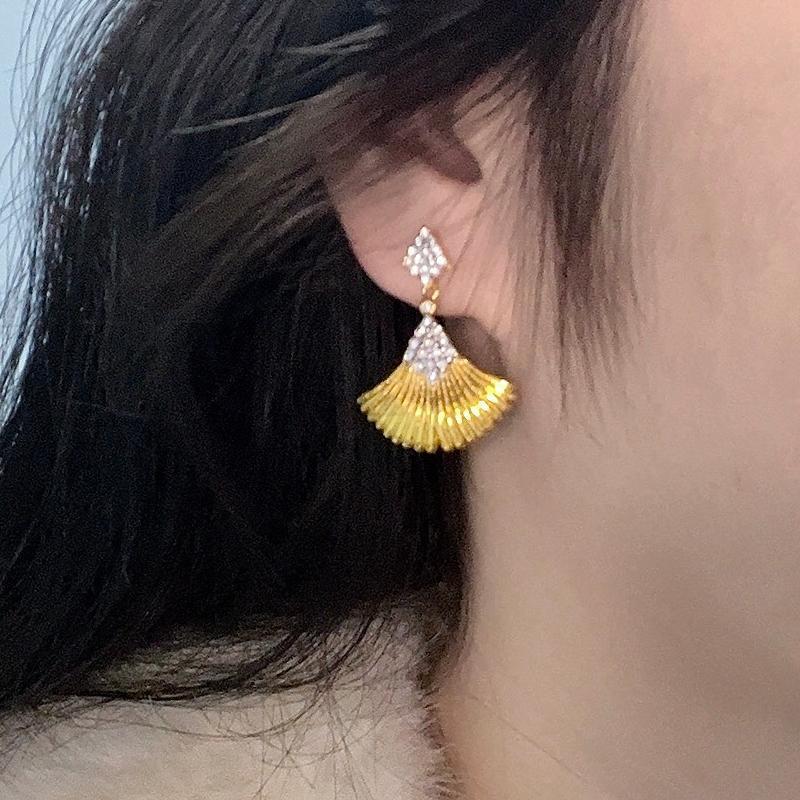 French Light Luxury Temperament Fan Stud Earrings Women, Peacock Tail Earrings Exquisite High-End Personalized Earrings
