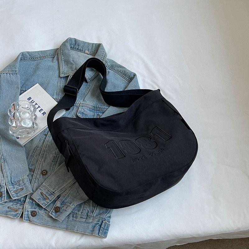 Вместительная сумка кроссбоди женская 2024 новый стиль универсальная студенческая сумка через плечо уличная мода холщовая сумка-пельмень черная