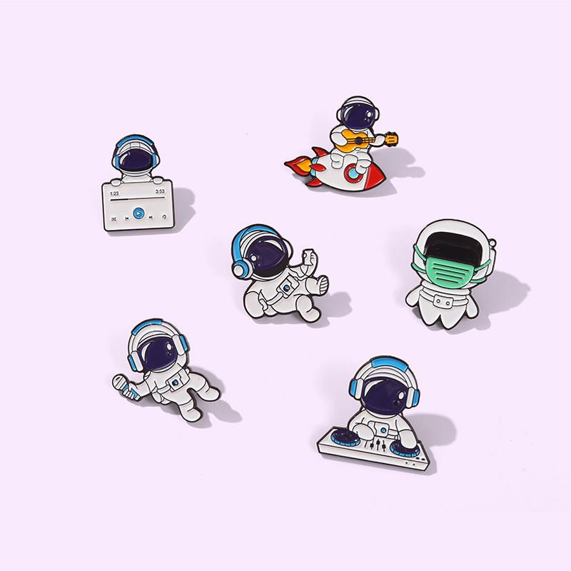 Stylish Astronaut Geometric Badge Pin Made Of Durable Alloy For All Gender Wear