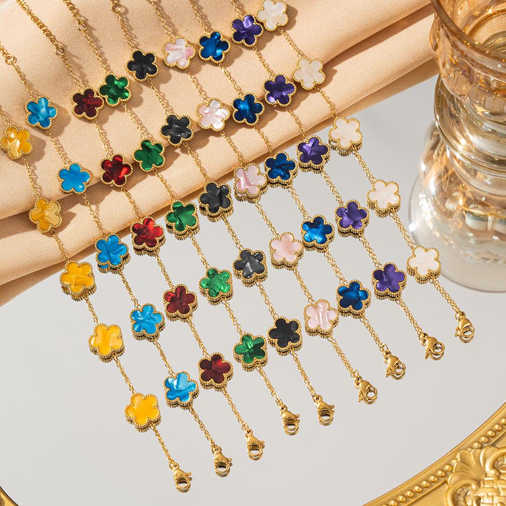 Bracciale Fiore fortunato a cinque petali per donna Acciaio inossidabile 316L Fiore di prugno a doppia faccia Quadrifoglio Gioielli per feste Regali