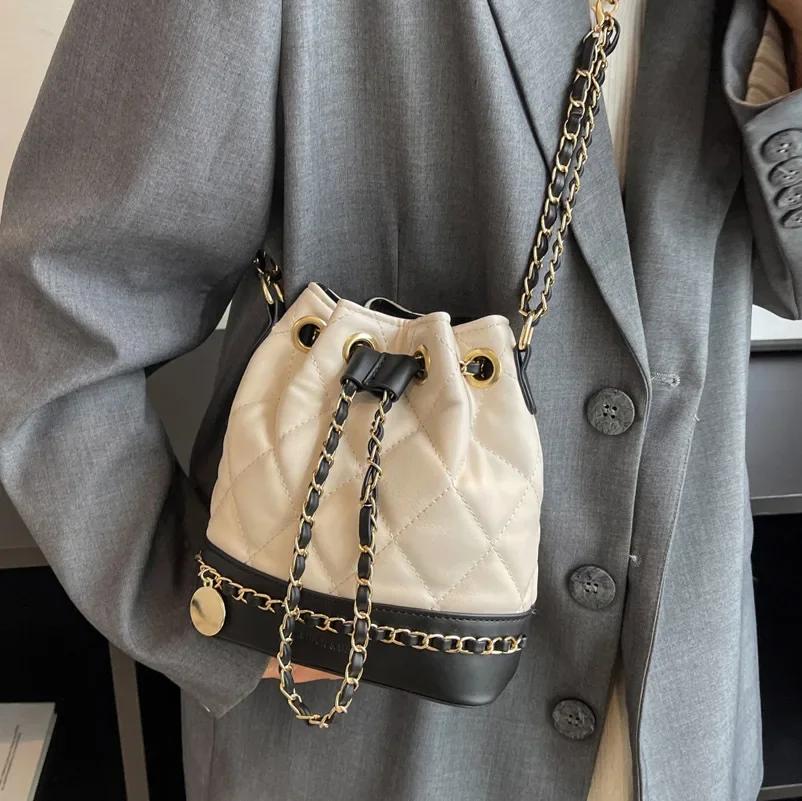 Feminine Classic Shoulder Bag Ladies Fashion New Summer Crossbody Bag Girl Retro Leather Bag