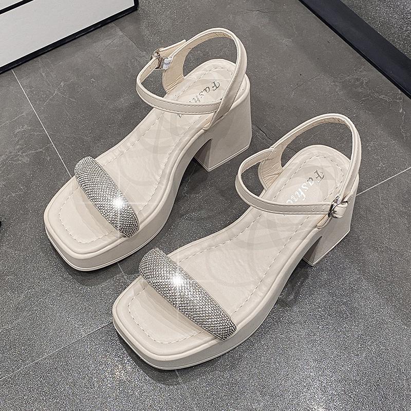 

2024 новые сандалии на танкетке с толстой подошвой и круглым носком с ремешком, повседневные простые универсальные модные женские туфли в римском стиле 35 слоновая кость