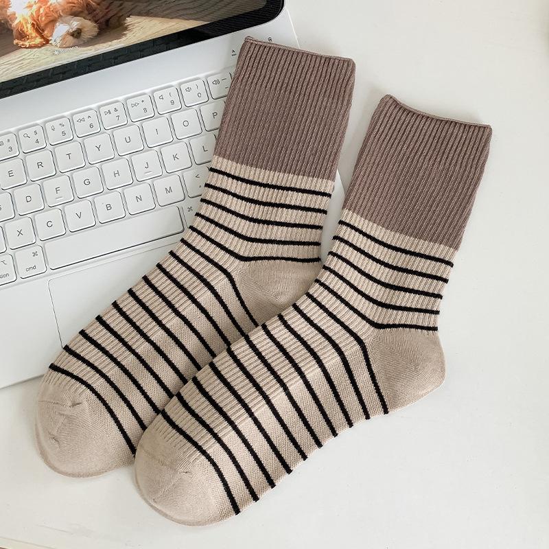 

Осенне-зимние женские носки средней длины из гребенного хлопка в полоску One Size