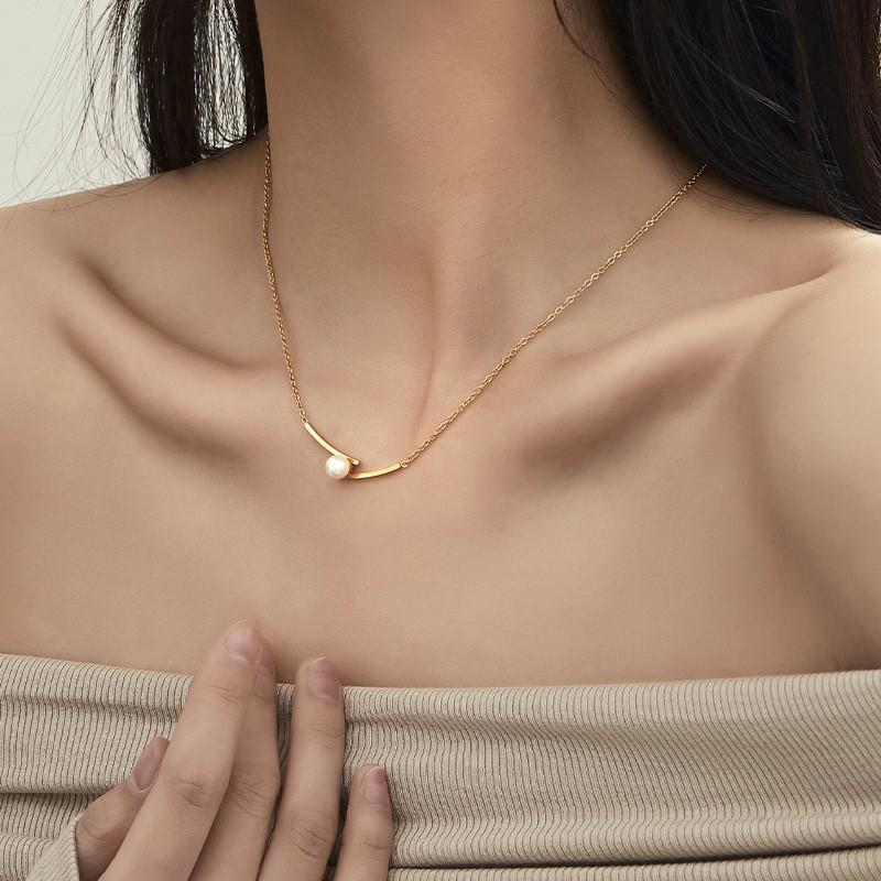 

Lux Titanium Steel Pearl Necklace: Minimalist, Non-Fading, Versatile Choker for Women
