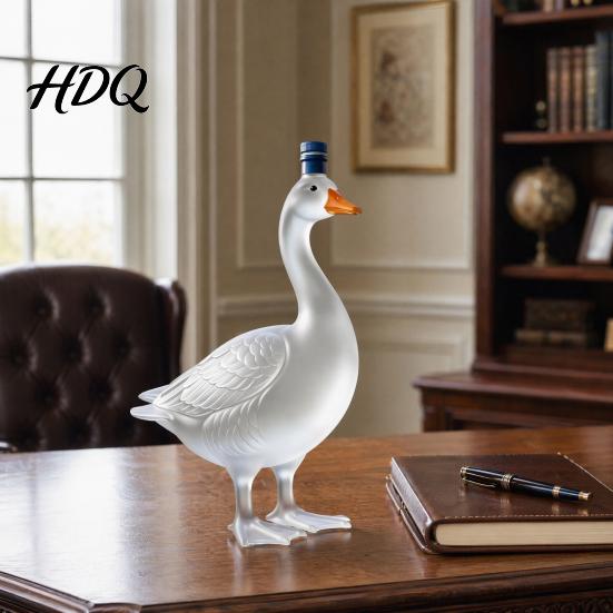 Artistic Glass Decanter Goose Shaped Decanter 3D Sculpted Whiskey Bottle with Stopper 350ml Gift Art Deco Carafe for Bourbon Wine Home Bar