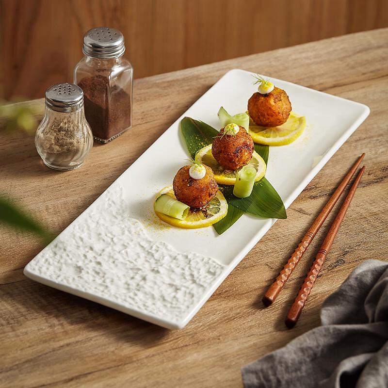 Zhishi 18.3-inch Rectangular Rock White Ceramic Dinner Plate