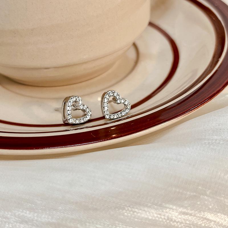 Silver Needle Heart-Shaped Diamond Studs - Trendy, Cool, and Sweet Earrings