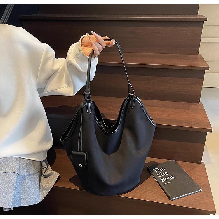 Large Capacity Bag Women'S Autumn And Winter Retro Fashion Shoulder Bag Niche Versatile Commuter Tote Bag