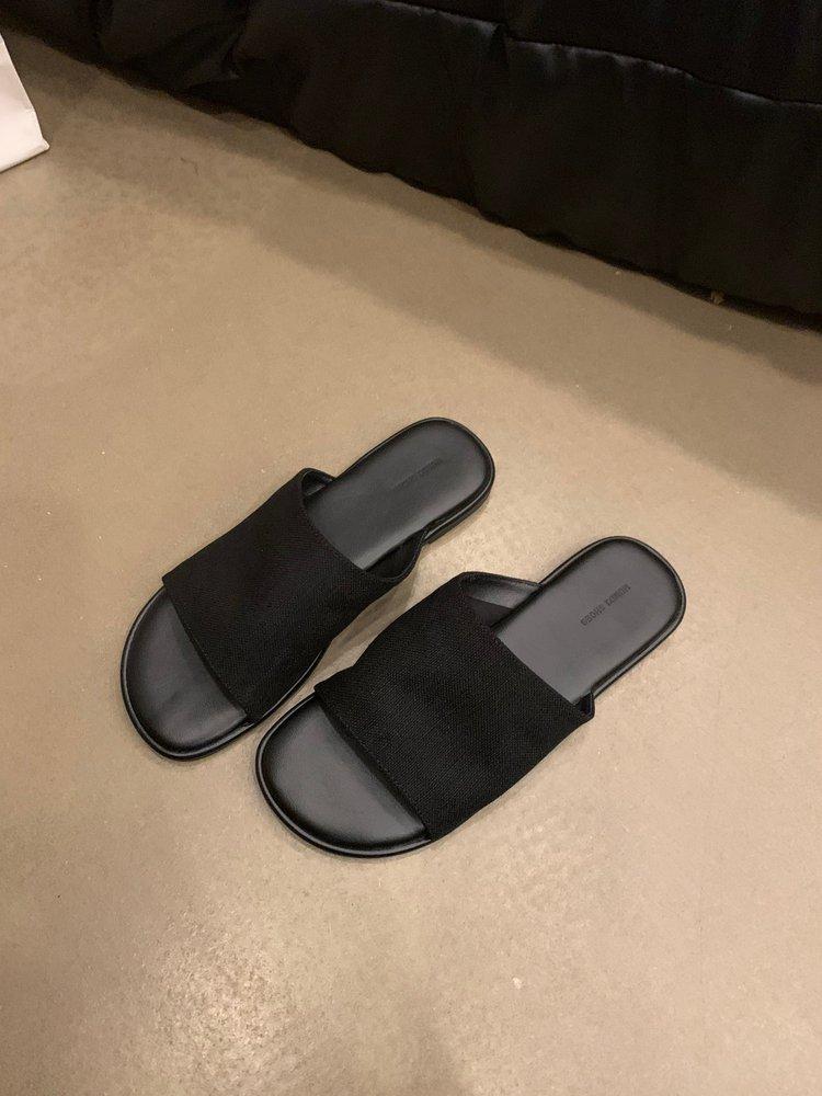 Französische Retro-Casual-Ein-Wort-Slipper mit flacher Sohle für Damen-Sommerbekleidung 2025 neu, cool für Strandurlaub am Meer