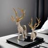 2 Pezzi/Set Figurina di Cervo in Resina Statua di Alce Renna Scultura di Cervo Carino Decorazione Artigianale Regalo per Natale Casa Desktop Cruscotto Auto