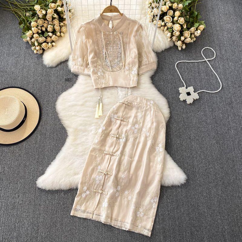 

Французская вышивка, бисерная пряжка-пластина, костюм в стиле пузырь Apricot color XXL