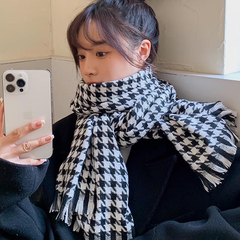 Yuzhaolin Dámský kostkovaný šátek s třásněmi