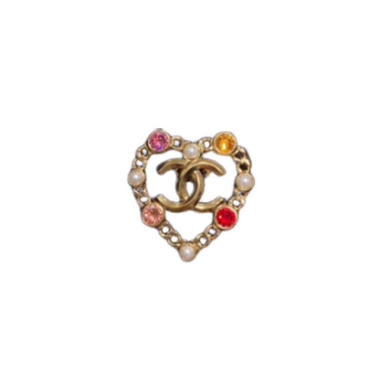

CHANEL Love Logo Double C Retro Heart Shape Hollow Brooch Women s Gold золотий