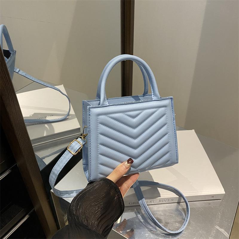 Texturierte Damenhandtasche mit Stickerei 2025 Winter neue Schulter-Umhängetasche modisch und lässig einfache kleine quadratische Trendtasche