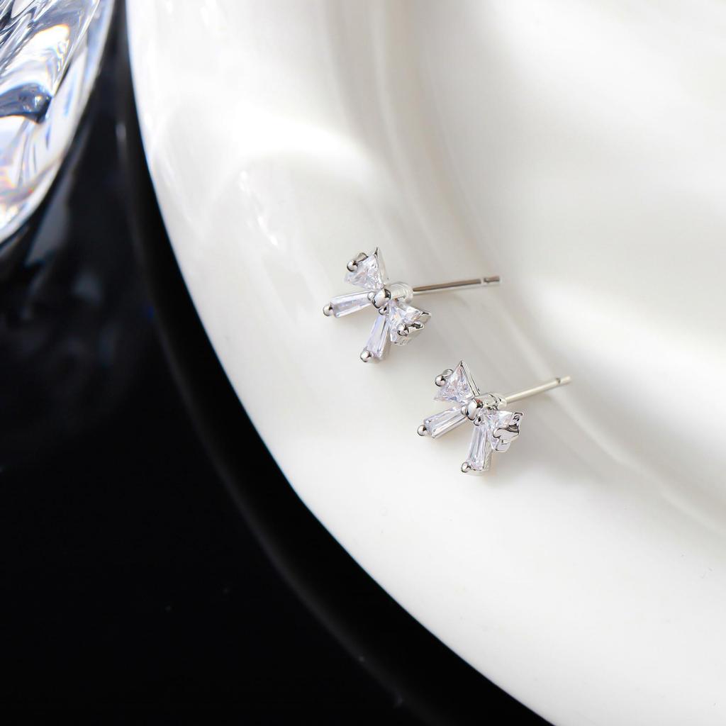 Korean Zirconia Bow Stud Earrings – Fresh Sweet Rhinestone Inlaid Cuff