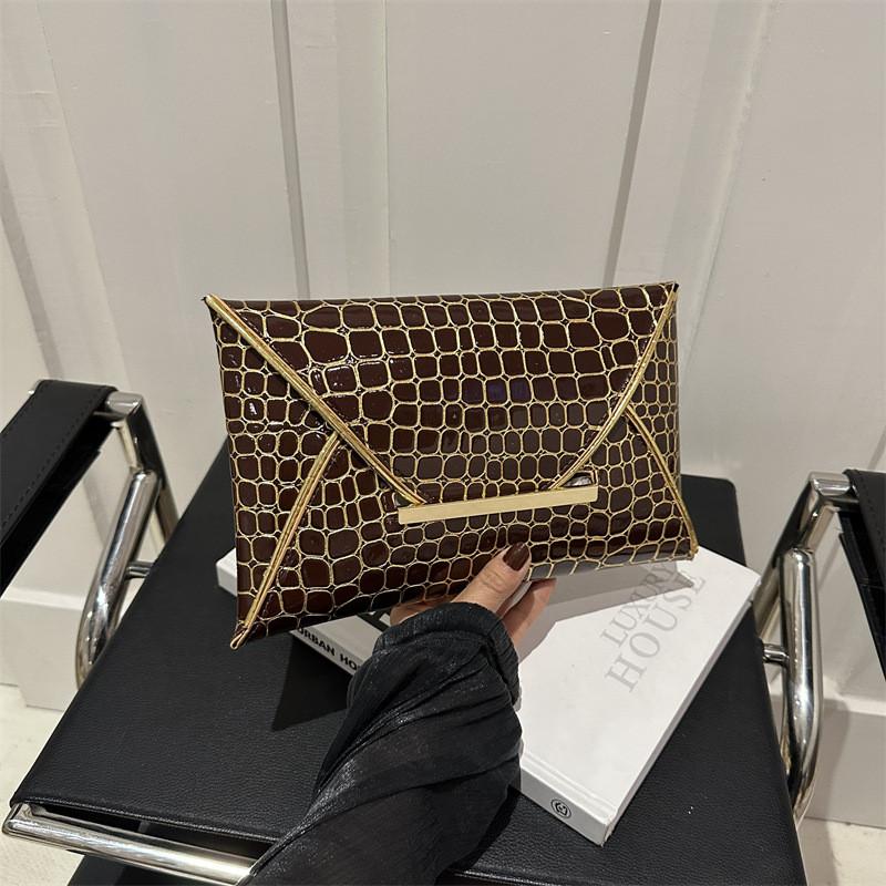 

Stylish Retro Minimalist Small Handbag For Women In Black Blue Red Brown Colors With Elegant Pu Material коричневий