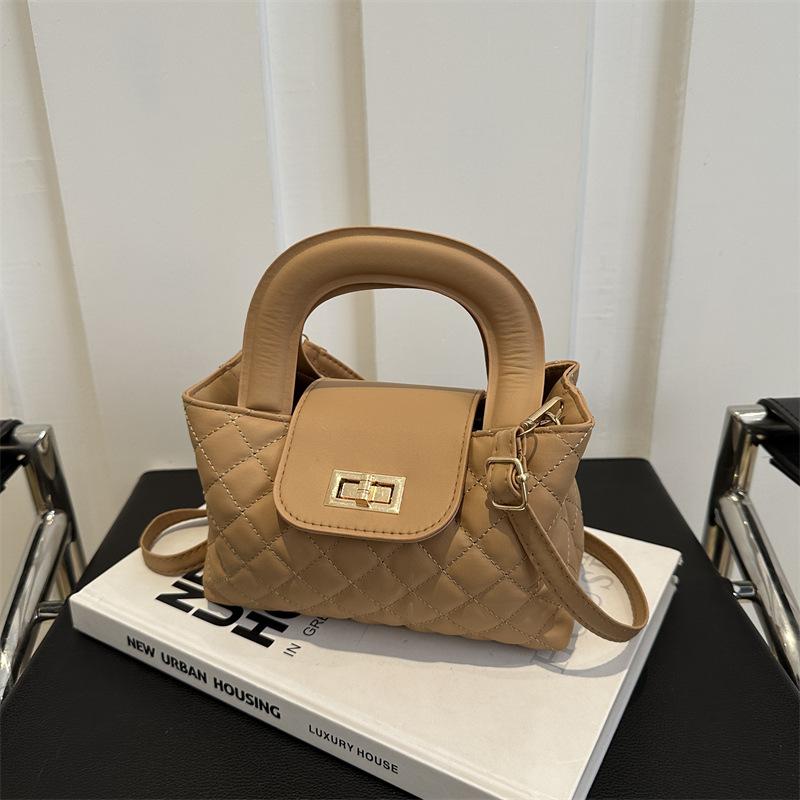 French Niche Diamond Chain Bag for Women's New Spring and Summer Fashion Handbag Commuting One-shoulder Crossbody Bag