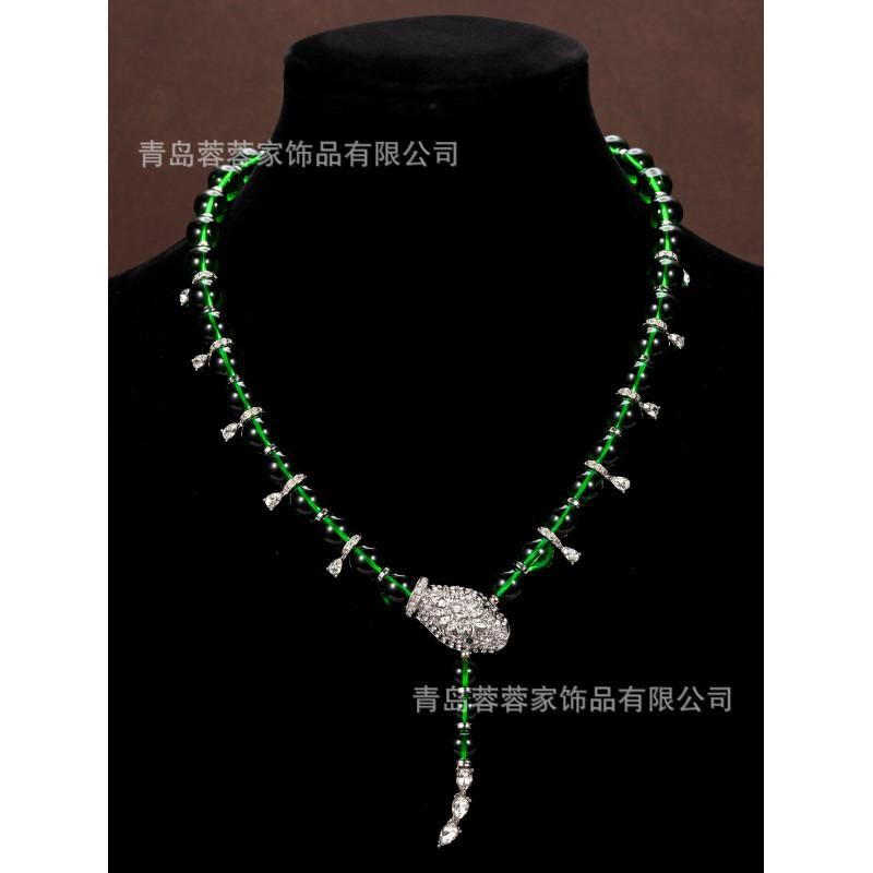 

Змеиная Голова Изумрудная Стеклянная Бусина Тяжелая Промышленность Ожерелье Модный Показ Стиль Журнала Французский Высококачественный Циркон Антикварные Украшения