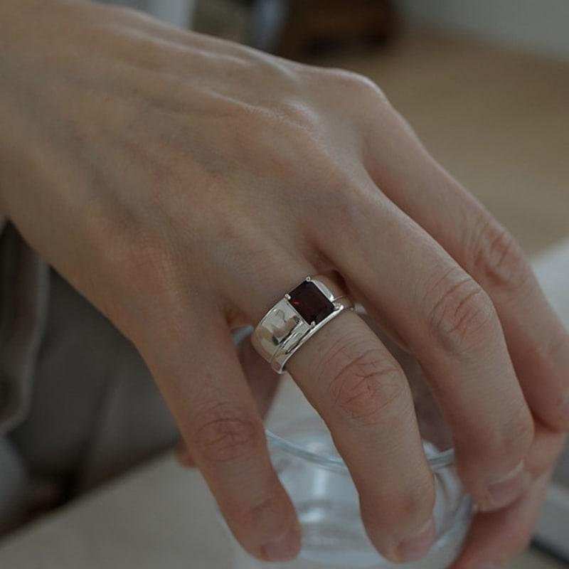 Invisible Collage SQUARE LOVE RING_GARNET