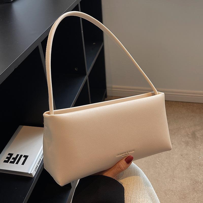 Xiaohongshu Live Broadcast Women's Bags Are Popular This Year, Women's High-end Sense Messenger Niche Design Single Shoulder Armpit Bag
