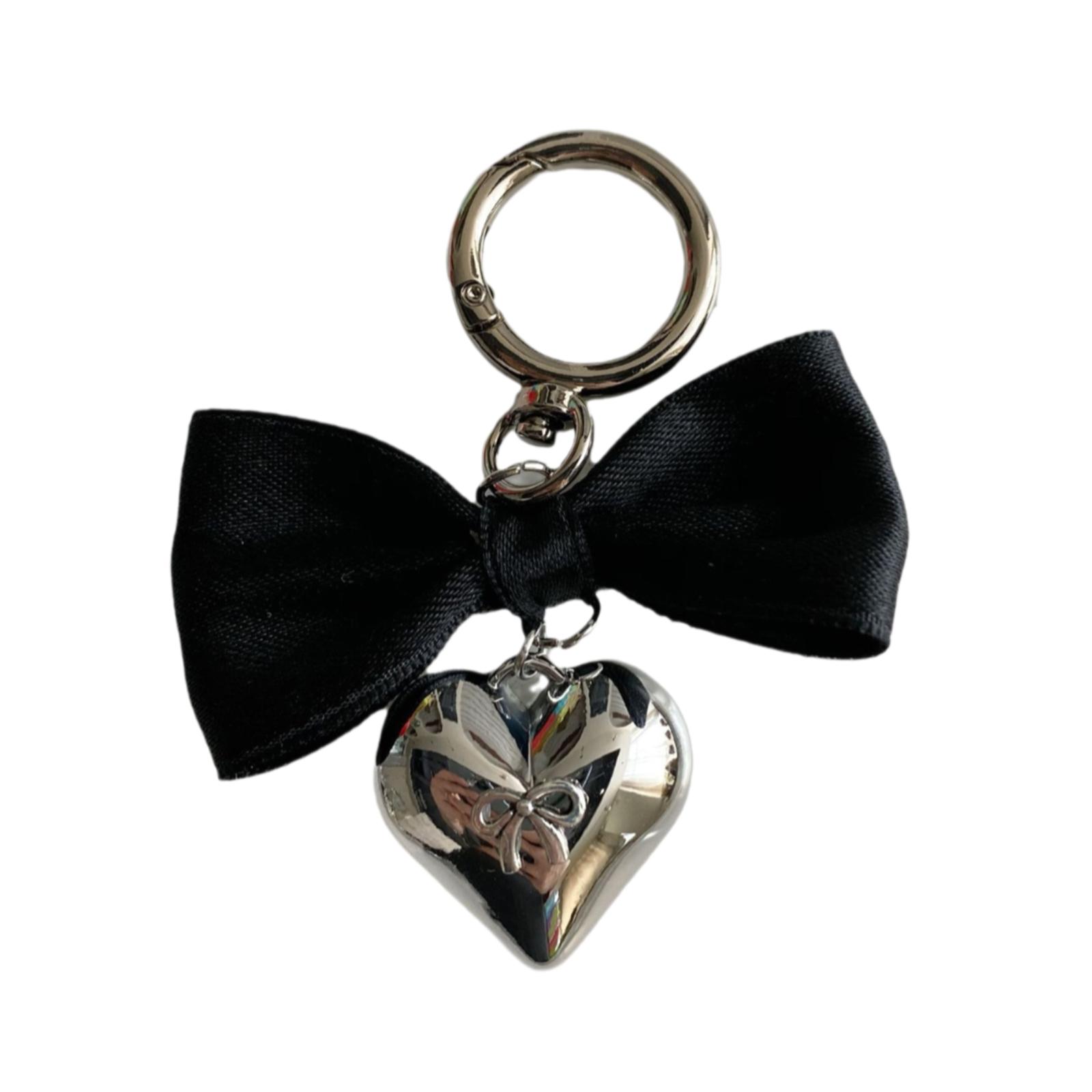 

Серебряный брелок-подвеска в виде сердца с бантом. Изысканная подвеска в виде сердца и банта для модных подвесок. чёрный