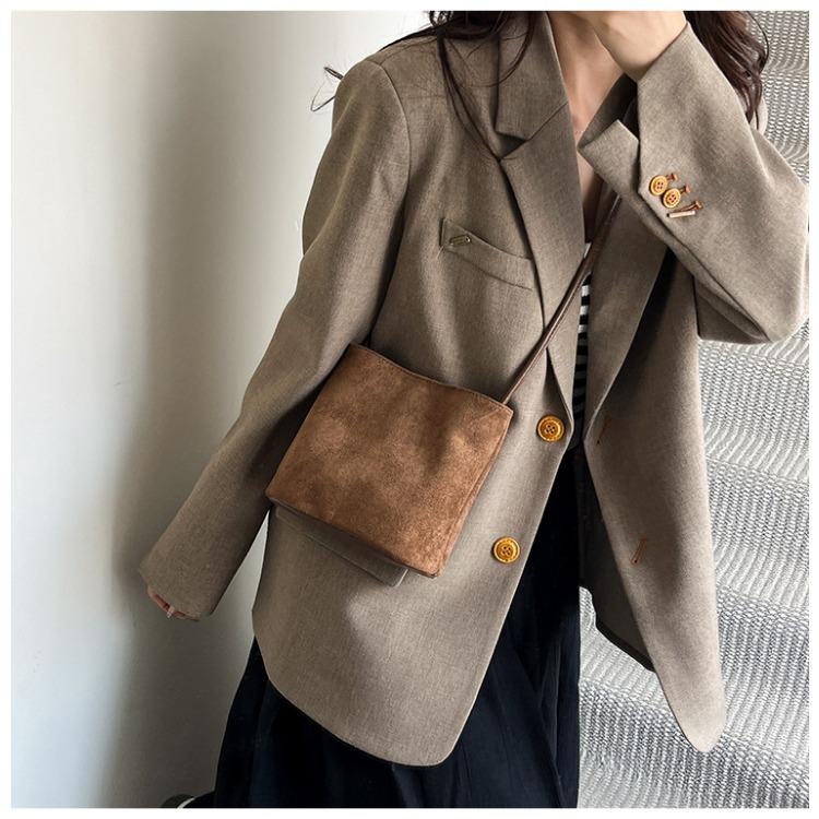 Women Suede Bucket Bag Faux Suede Shoulder Bag Large Capacity Women's Commuting Bags Retro Trendy Solid Color Tote Handbags 2025