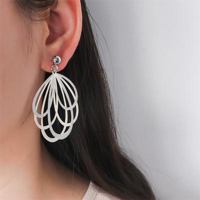 Modne, długie, retro kolczyki z pustymi liśćmi, nastrojowe i uniwersalne, wysokiej klasy