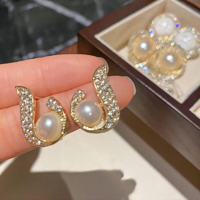 Silver Needle Light Luxury Spice Girl Pearl Stud Earrings Temperament Retro Super Flash Earrings Women's Fashion High Sense Personalized Earrings