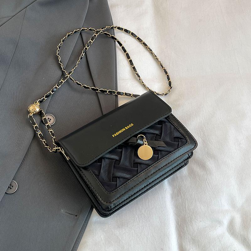 

Корейская версия модной сумки через плечо для женщин 2024 года, лето, новый иностранный стиль, простая модная ниша, повседневная косая сумка, маленькая женская чёрный