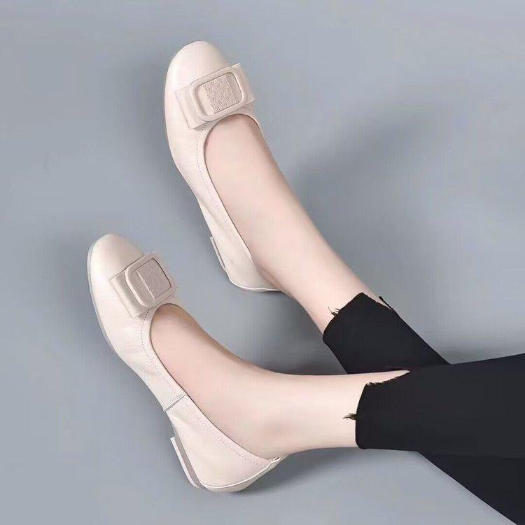 Soft-soled Doudou shoes shallow mouth women's single shoes flat-soled 2025 autumn one-pedal lazy shoes versatile mother shoes soft leather