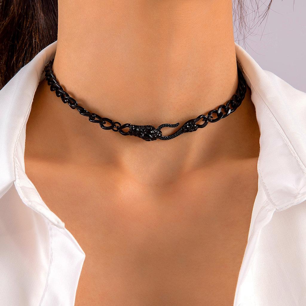 European and American Serpentine Metal Chain Necklace Collarbone Chain Ins Hip Hop Cool Jewelry