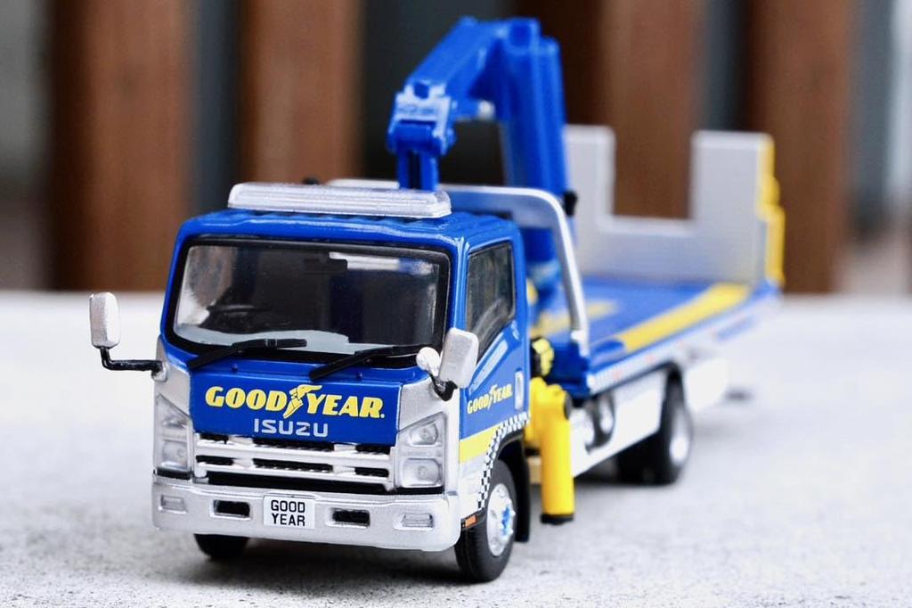 Good Year Isuzu N Series Flatbed Trailer Diecast Model Car