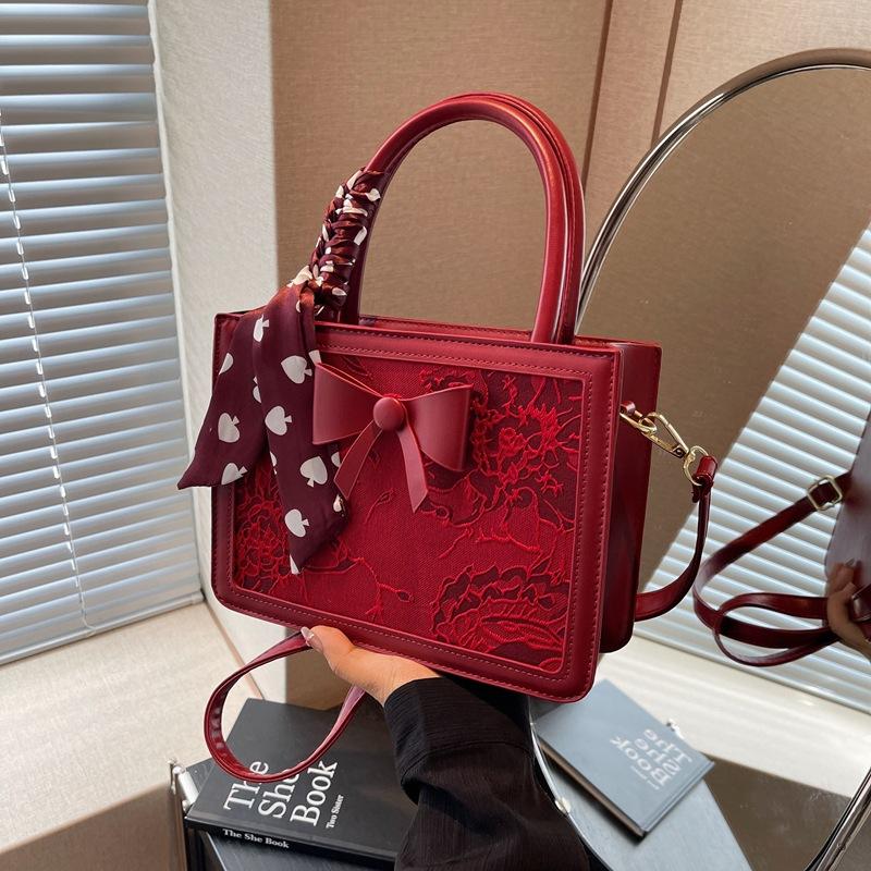 

Новая китайская красная сумка 2024 года, новая большая вместительная высококачественная свадебная сумка для невесты, переносная сумка-мессенджер красный