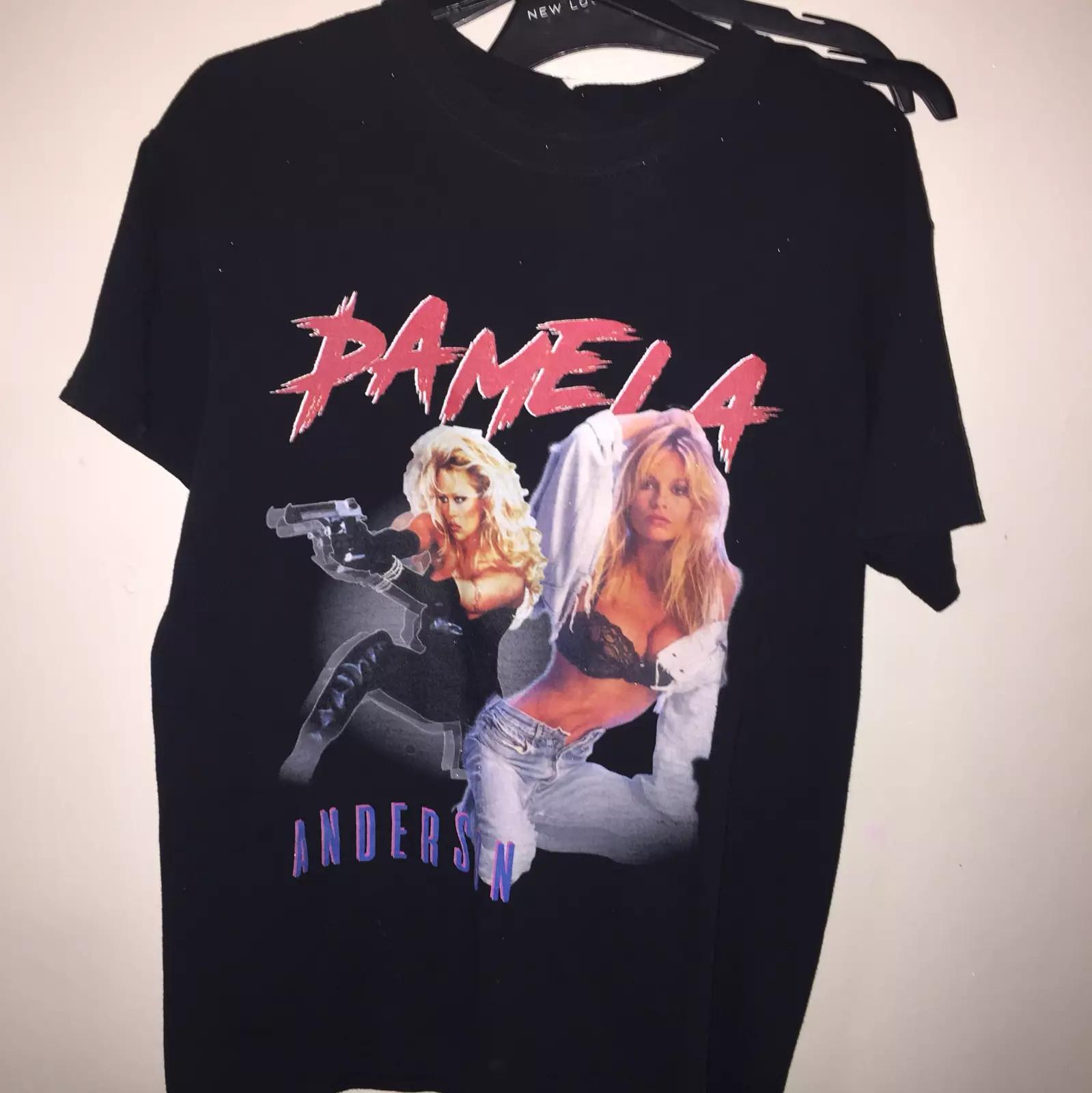 Pamela Anderson T-shirt Unisex Cotton Tee L