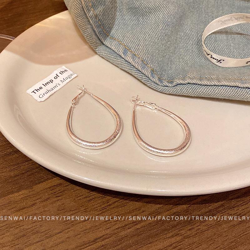 Water Droplet Ring Earrings Suitable for Square Round Face, Women's Cold Wind Exaggerated Matte Earrings, New Ear Jewelry