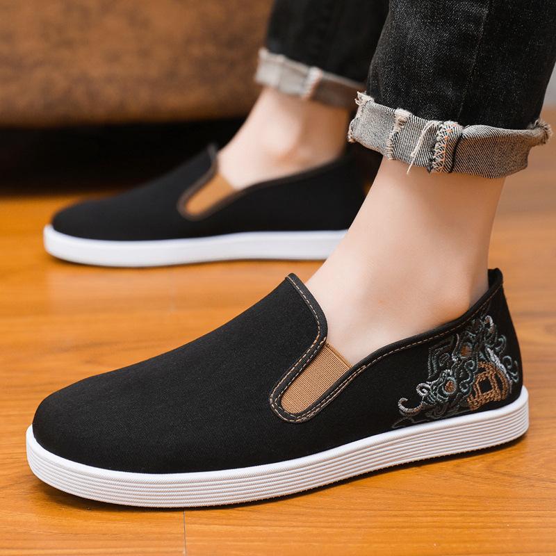 Black cloth shoes spring summer autumn ethnic style embroidery dragon Pixiu driving dad walking shoes