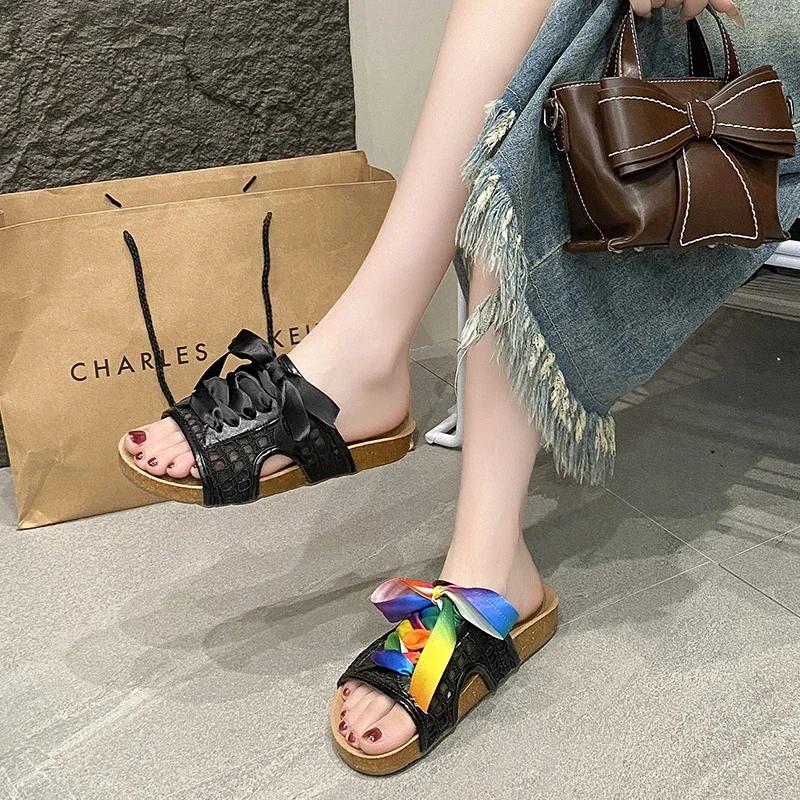 Dámská módní obuv 2025 Léto Šněrovací Luxusní Dámské Pantofle Módní Barevné Sladění Venkovní Ležérní Sandály Nadměrná Velikost Ploché Pantofle