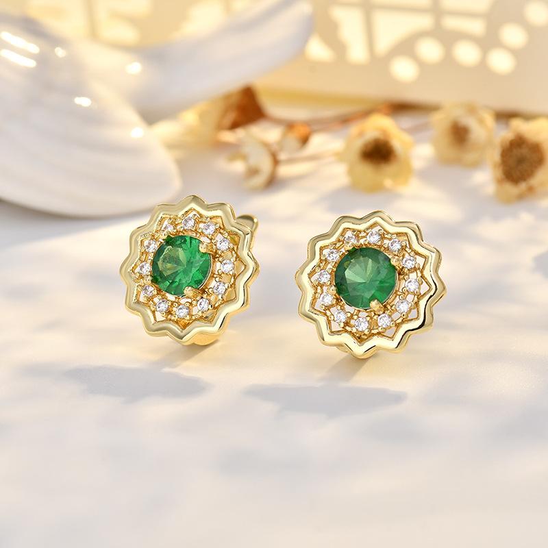 European and American 18K Gold Lace Stud Earrings, Versatile Women's Micro-inlaid Emerald Cutout Pattern Earrings and Earrings