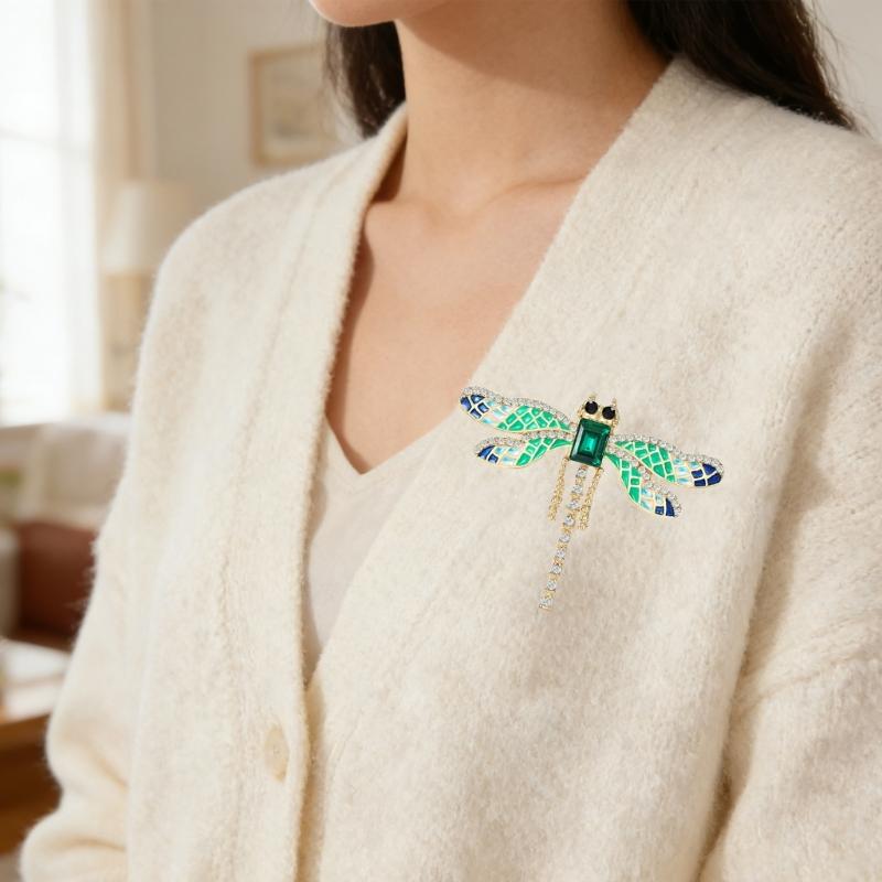 Elegant Brooch Multifunctional Accessory Dragonflies Badge Sparkling Brooch Suitable for Fashion Enthusiasts Present