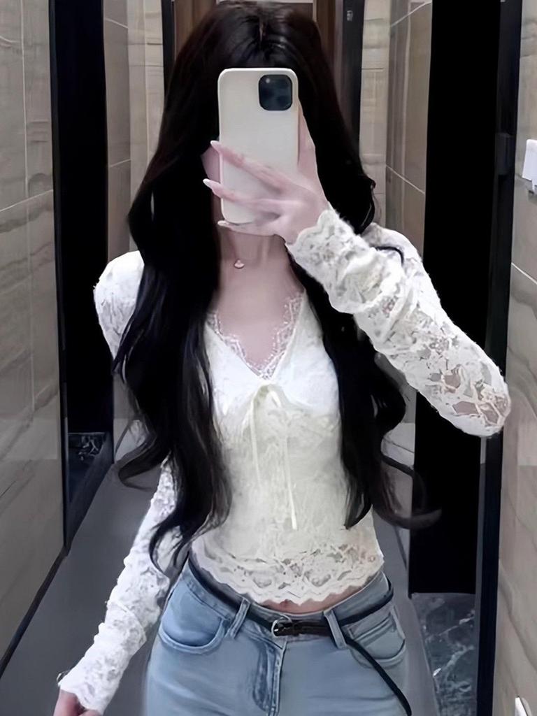 Elegant White Lace V-Neck Long-Sleeve Slim Fit Women's Top for Autumn/Winter