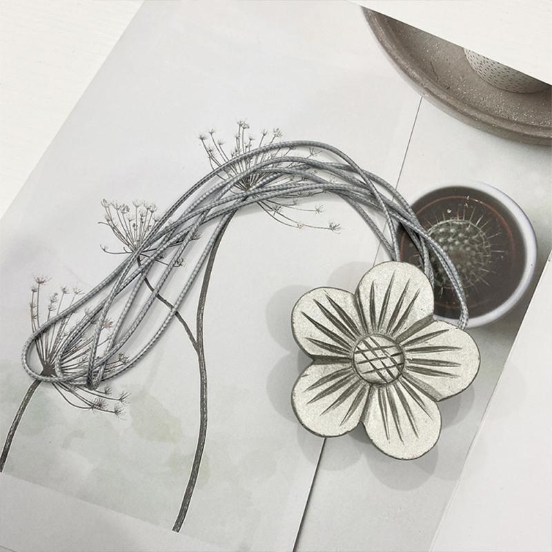 

2 шт., занавеска из смолы, магнитная пряжка, нежная резная форма цветка, ремешок для штор, креативный универсальный серый