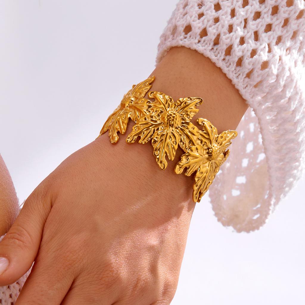 Vintage Stainless Steel Wide Cuff Bangle for Women Gold Color Starfish Flower Heart Open Chunky Exaggerated Bracelet Jewelry